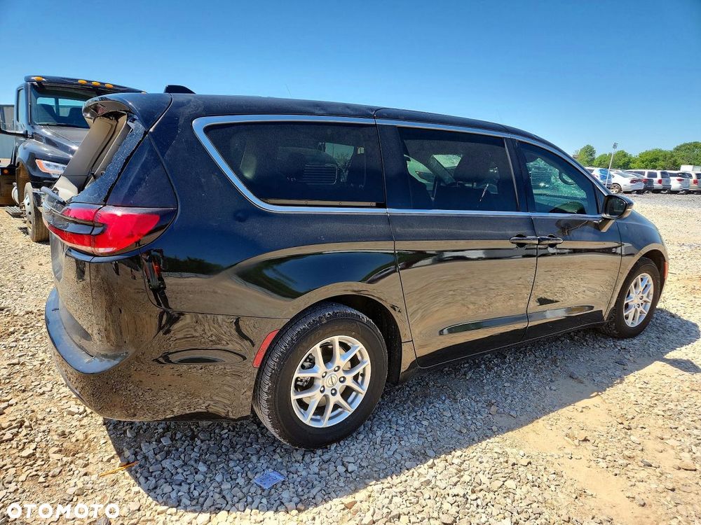 Chrysler Pacifica - 4
