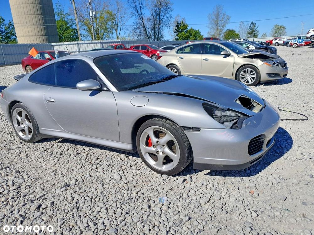 Porsche 911 Carrera 4 - 3