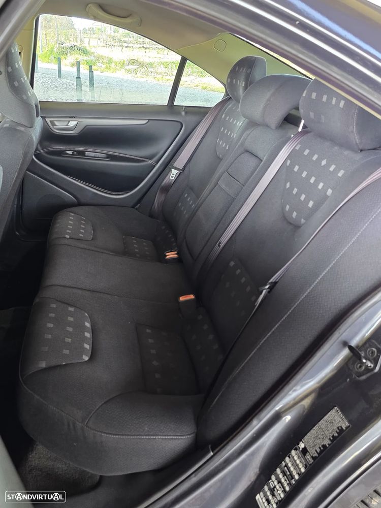 Volvo S60 2.4 D5 Nivel 3 Auto. - 18