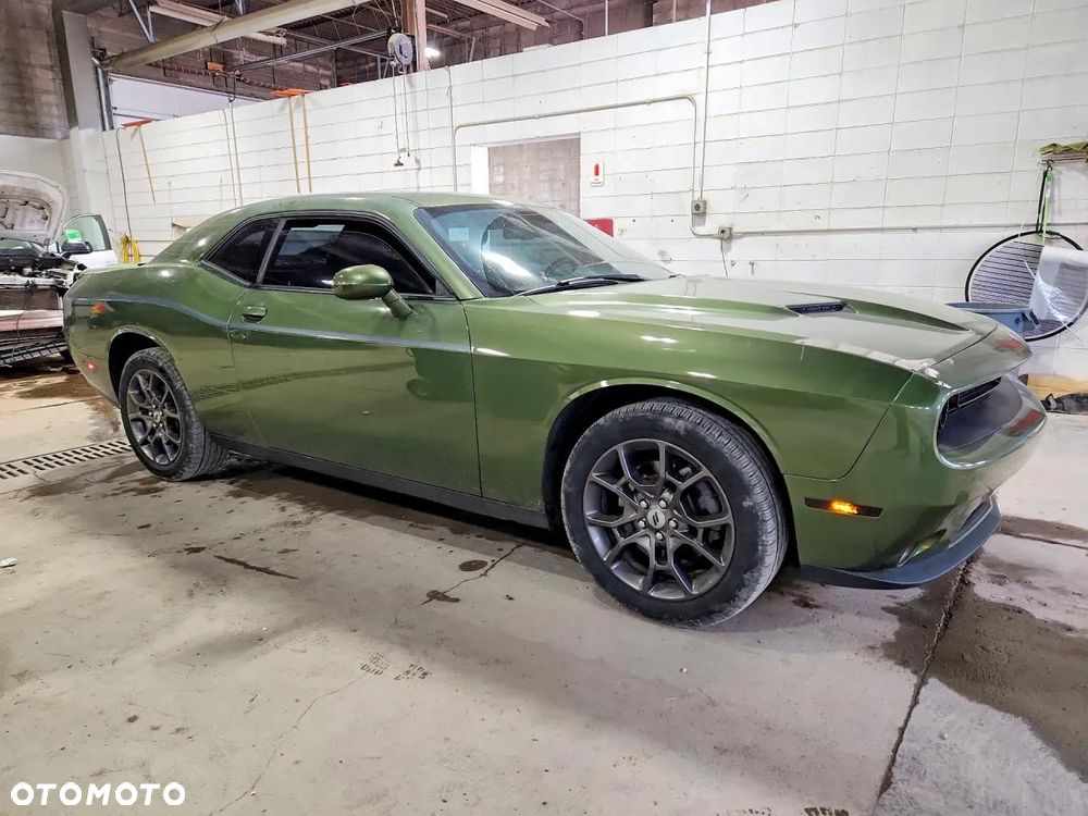 Dodge Challenger - 2