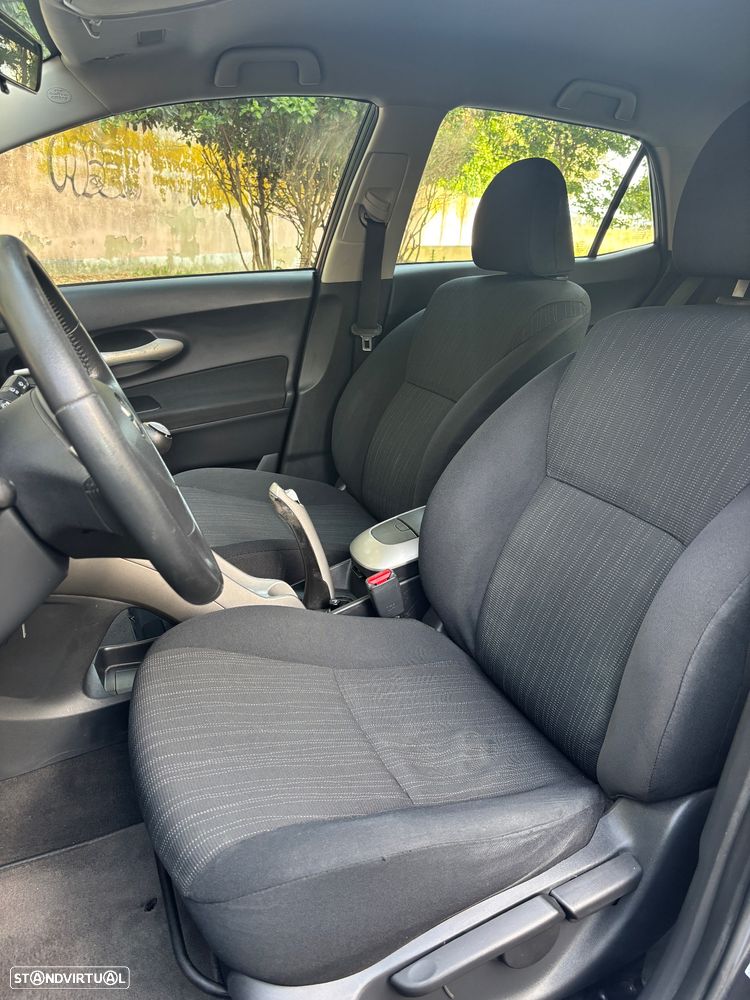Toyota Auris 1.4 D-4D AC - 11