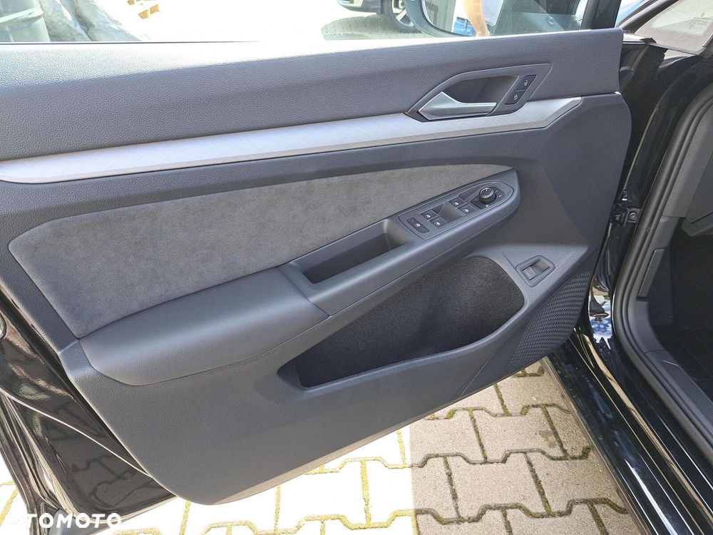 Volkswagen Golf - 10