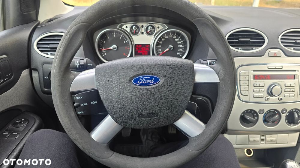 Ford Focus 1.4 16V Trend - 31