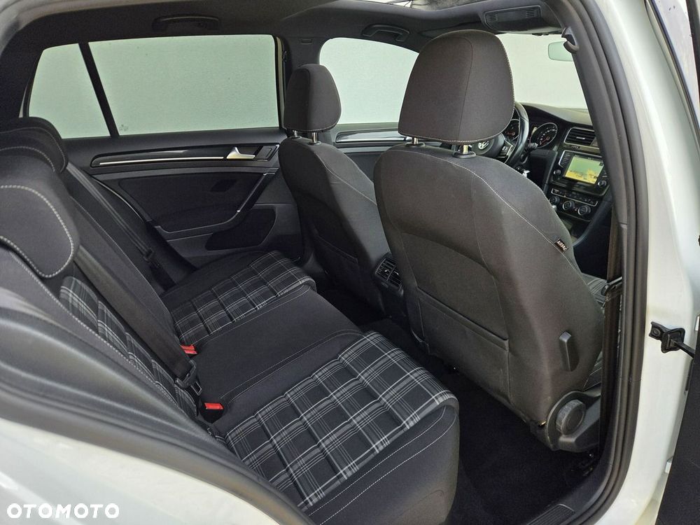 Volkswagen Golf - 14