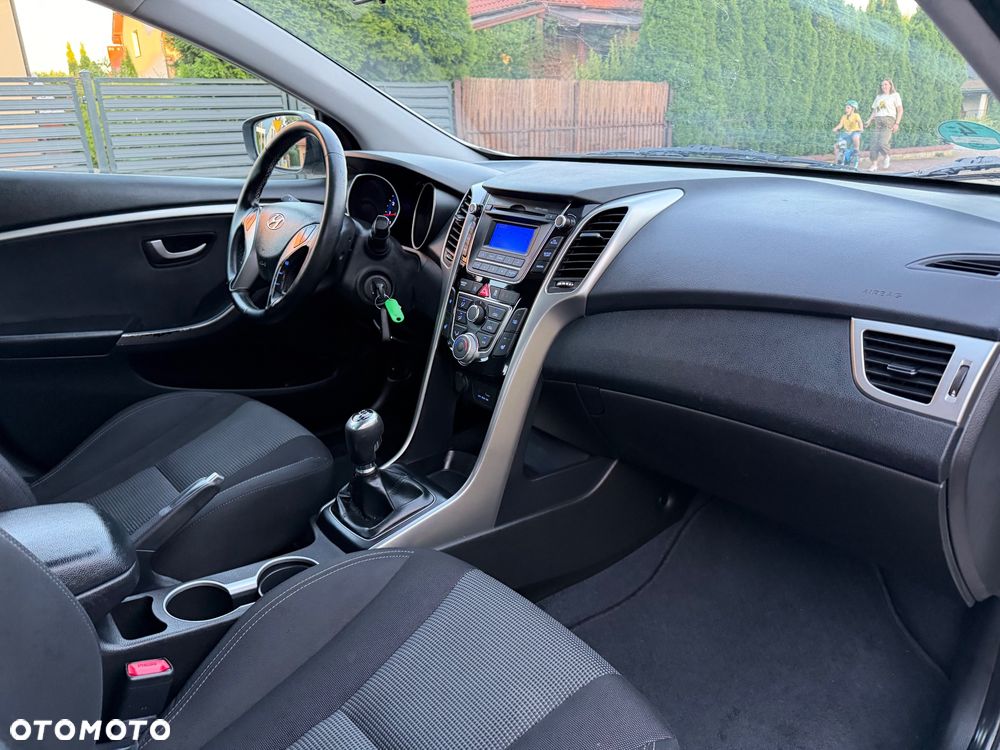 Hyundai i30 1.6 Comfort World Cup - 36