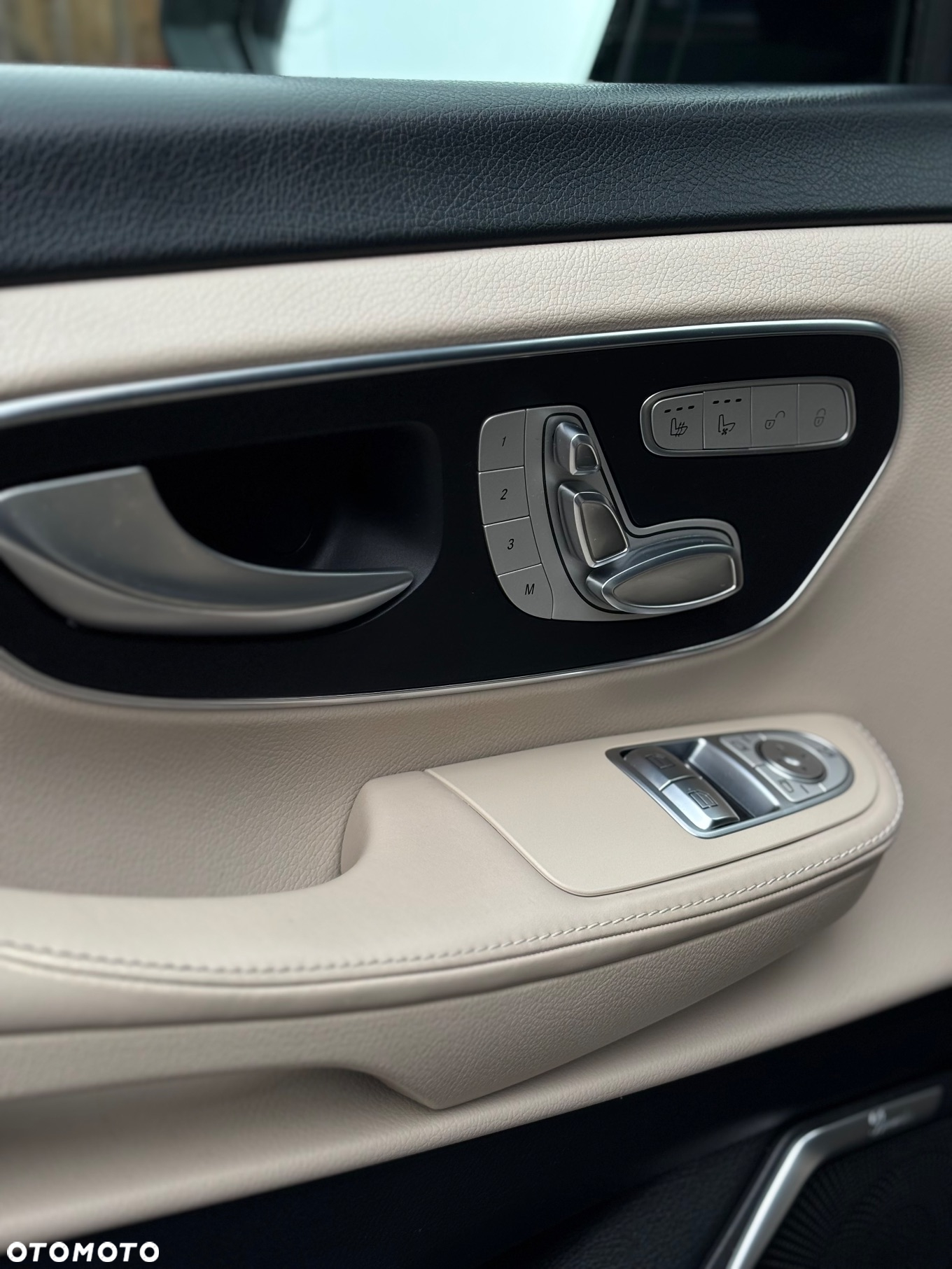 Mercedes-Benz Klasa V 300 d 4-Matic Exclusive 9G-Tronic (d³ugi) - 26