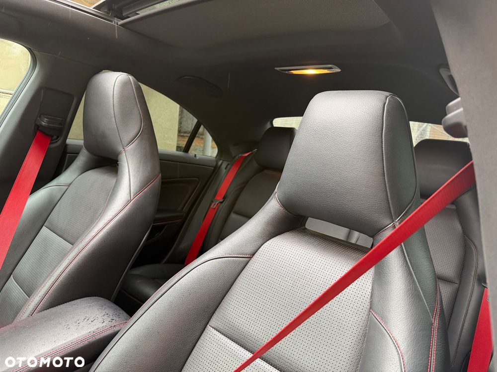 Mercedes-Benz CLA 180 AMG Line - 38