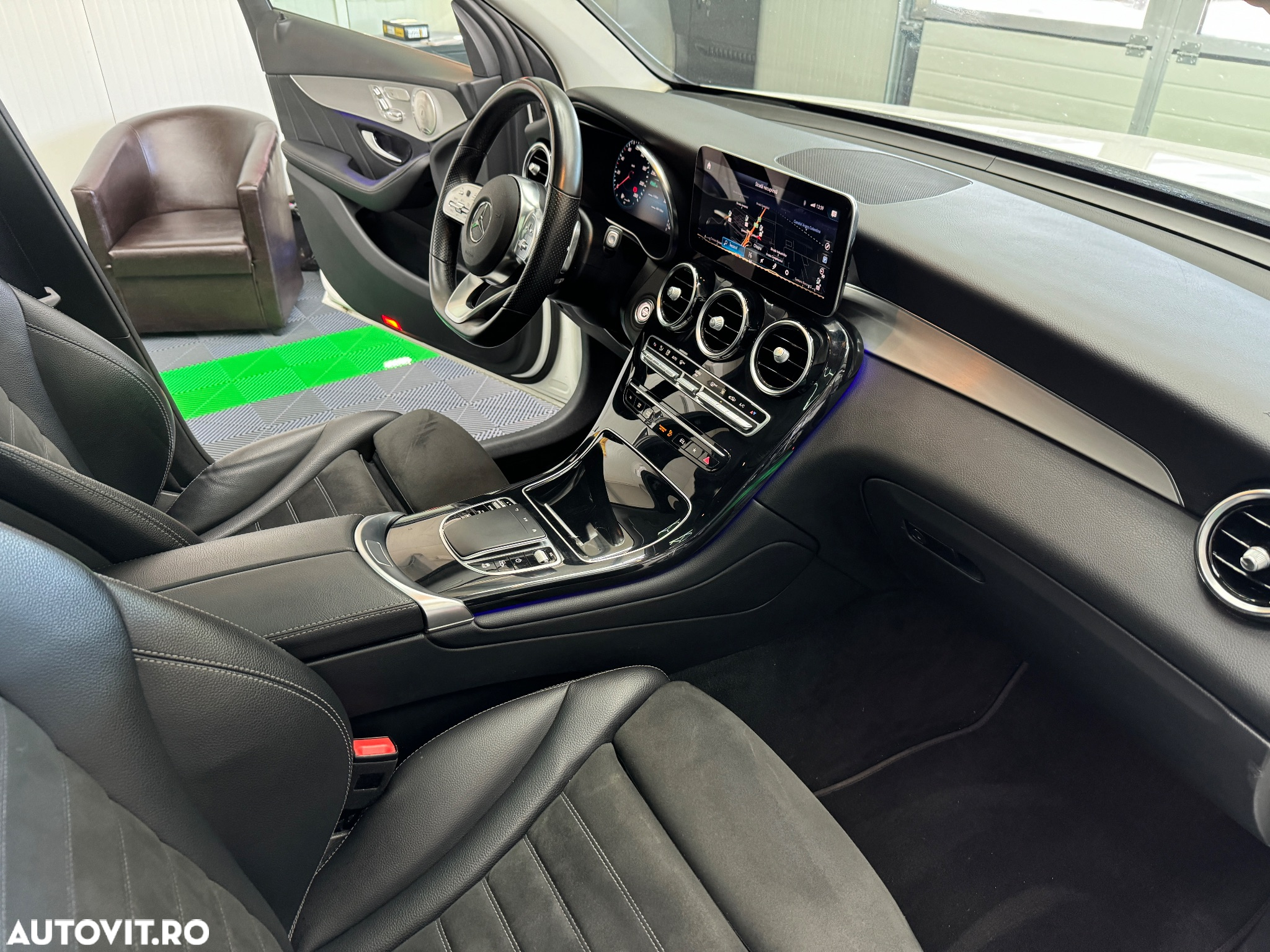 Mercedes-Benz GLC 300 e 4MATIC - 12