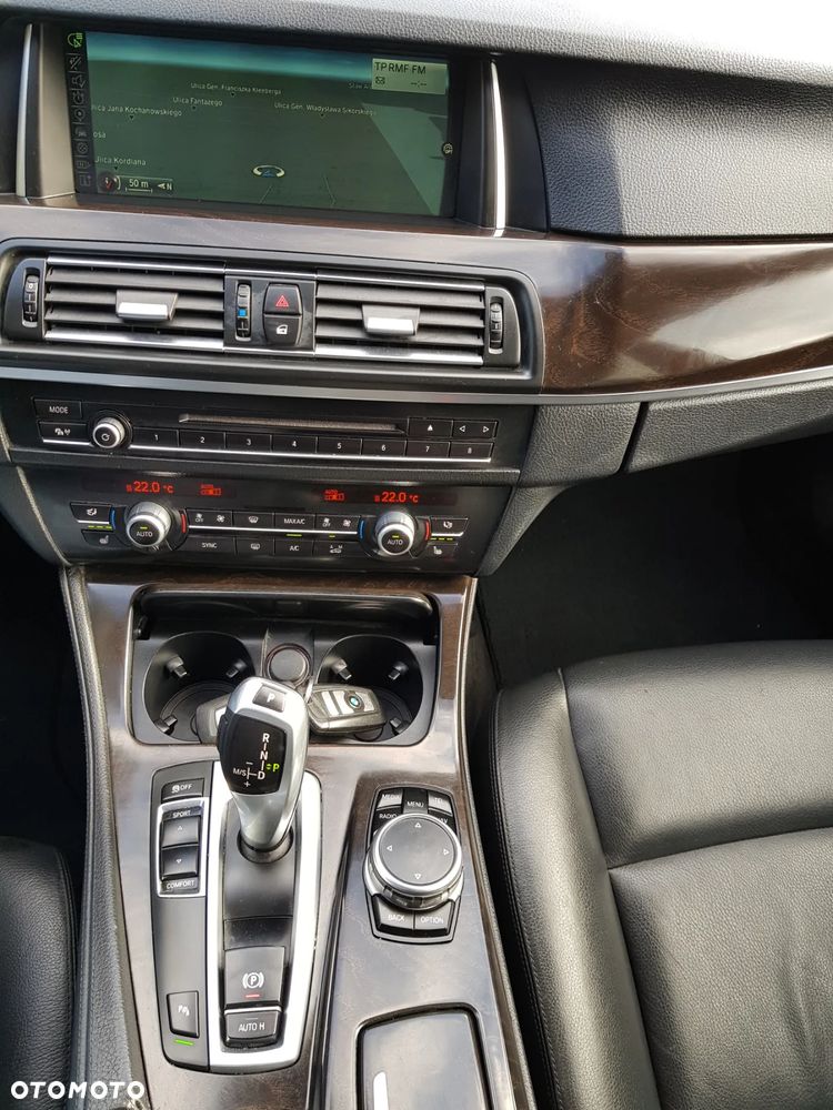 BMW Seria 5 525d Touring Sport-Aut - 30