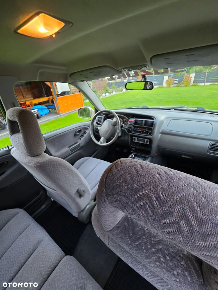 Suzuki Grand Vitara 2.0 - 10