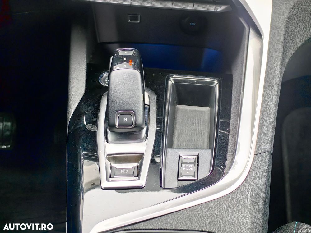 Peugeot 3008 1.2 PureTech 130 EAT8 Active Pack - 22