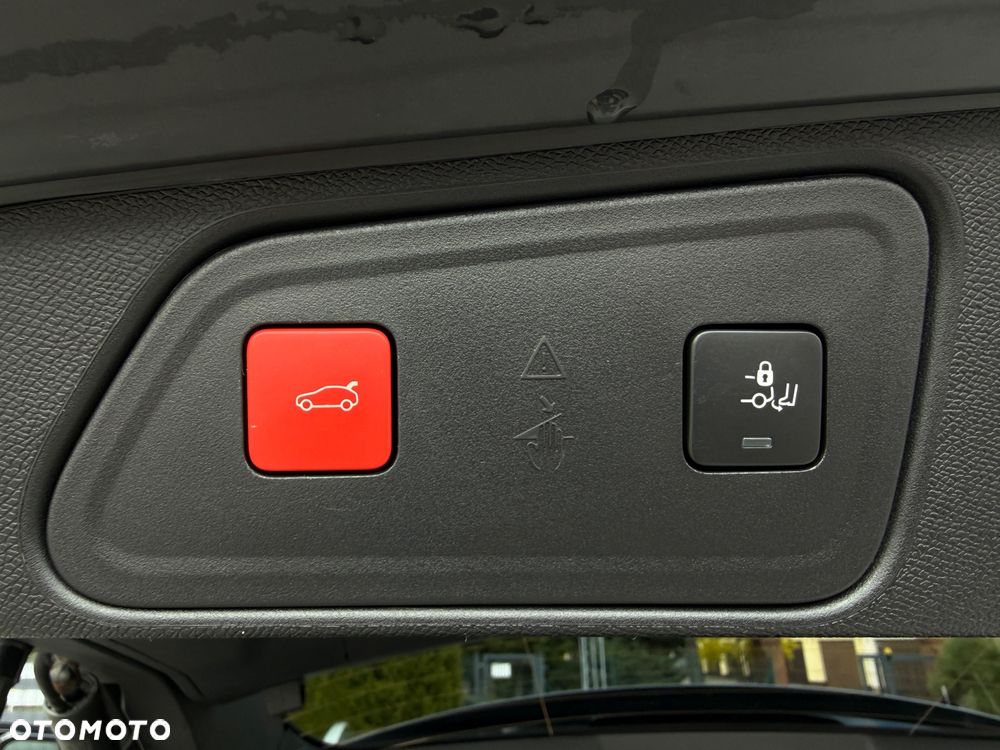 Peugeot 3008 1.6 PureTech HYbrid Allure S&S EAT8 - 18