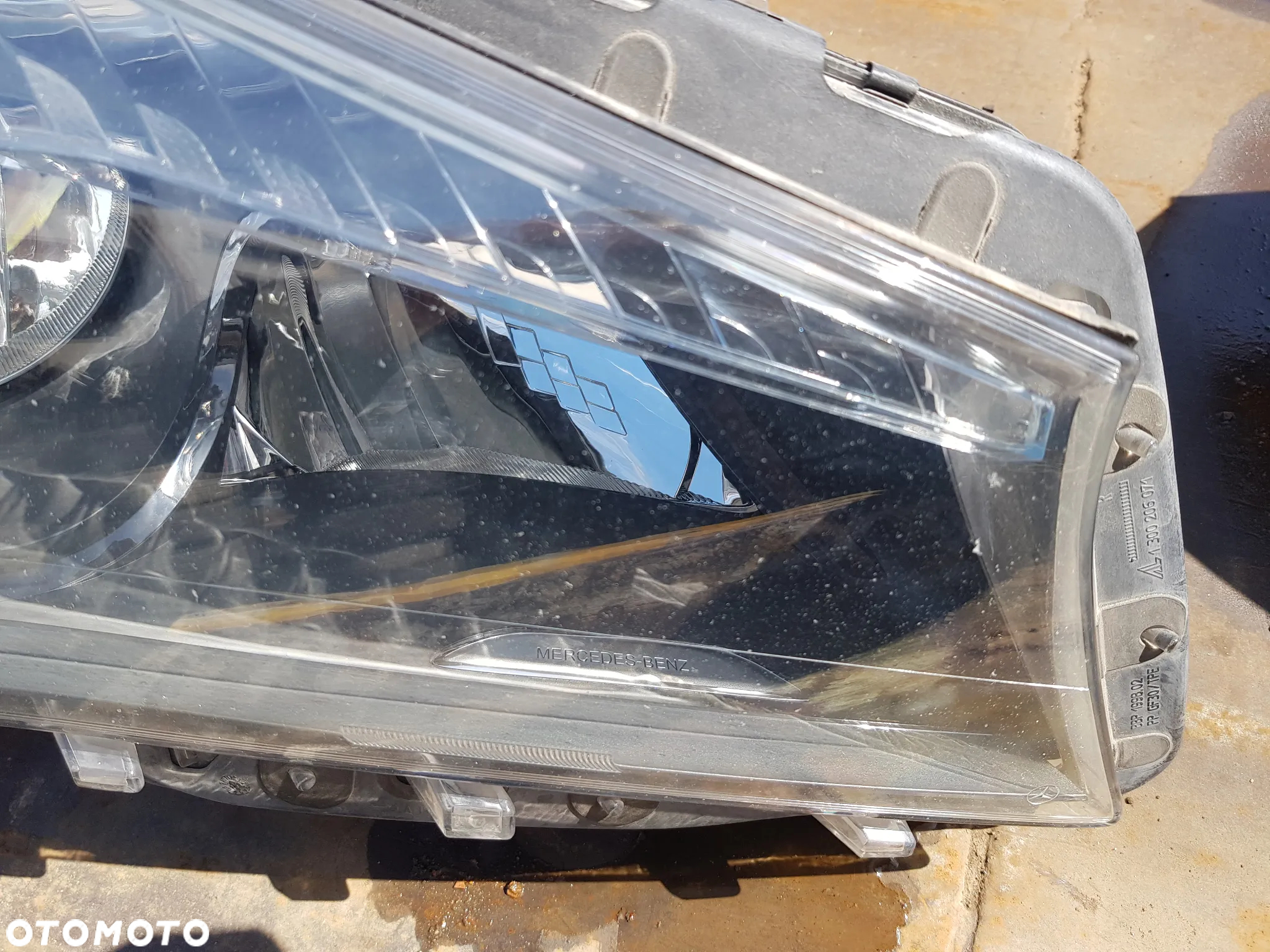 Mercedes CLA C117 W117 USA Lampa Przednia Przód Prawa Zwykła A1178200861 - 2