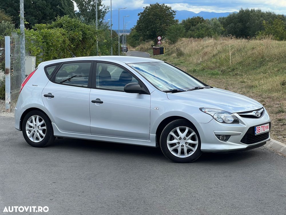 Hyundai i30 1.6 CRDI FIFA WM Edition - 4