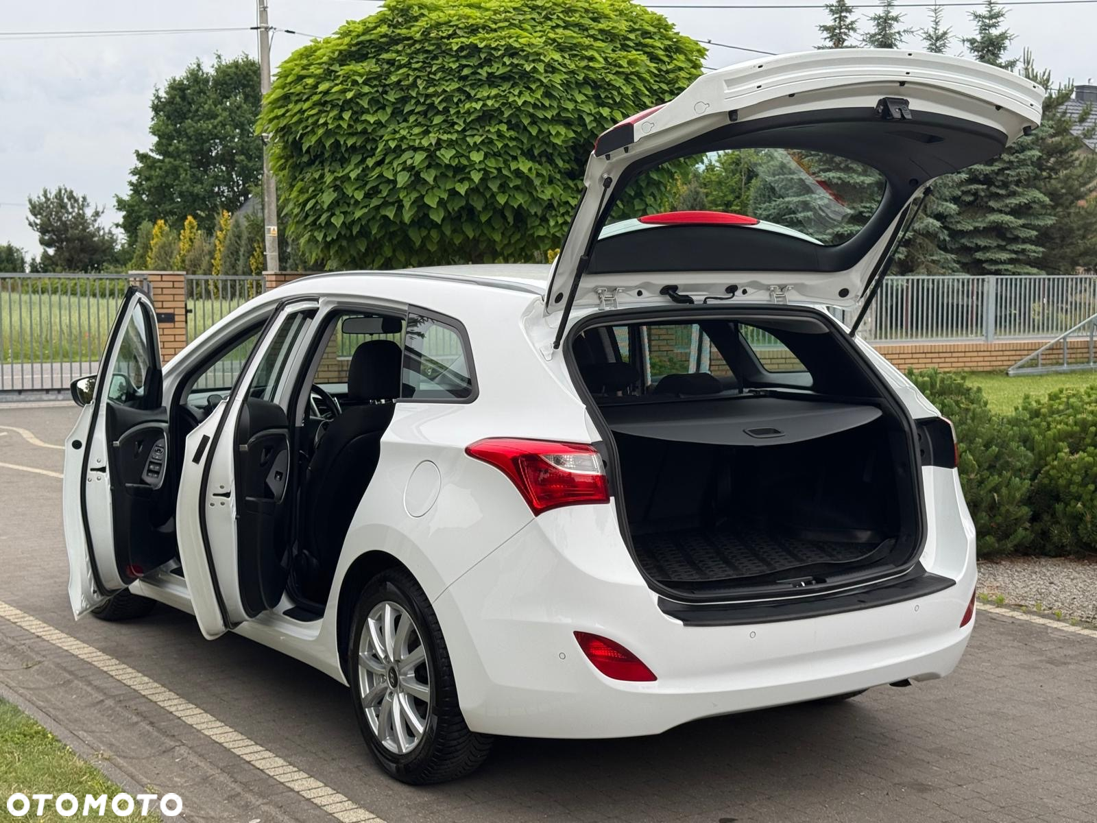 Hyundai i30 1.6 CRDI Automatik Style - 29