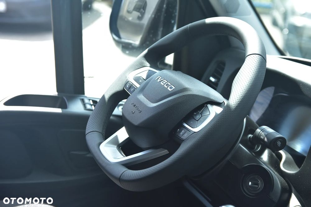 Iveco Daily 35S18H autolaweta z kabina sypalną 3,5t na haku POLMAR - 23