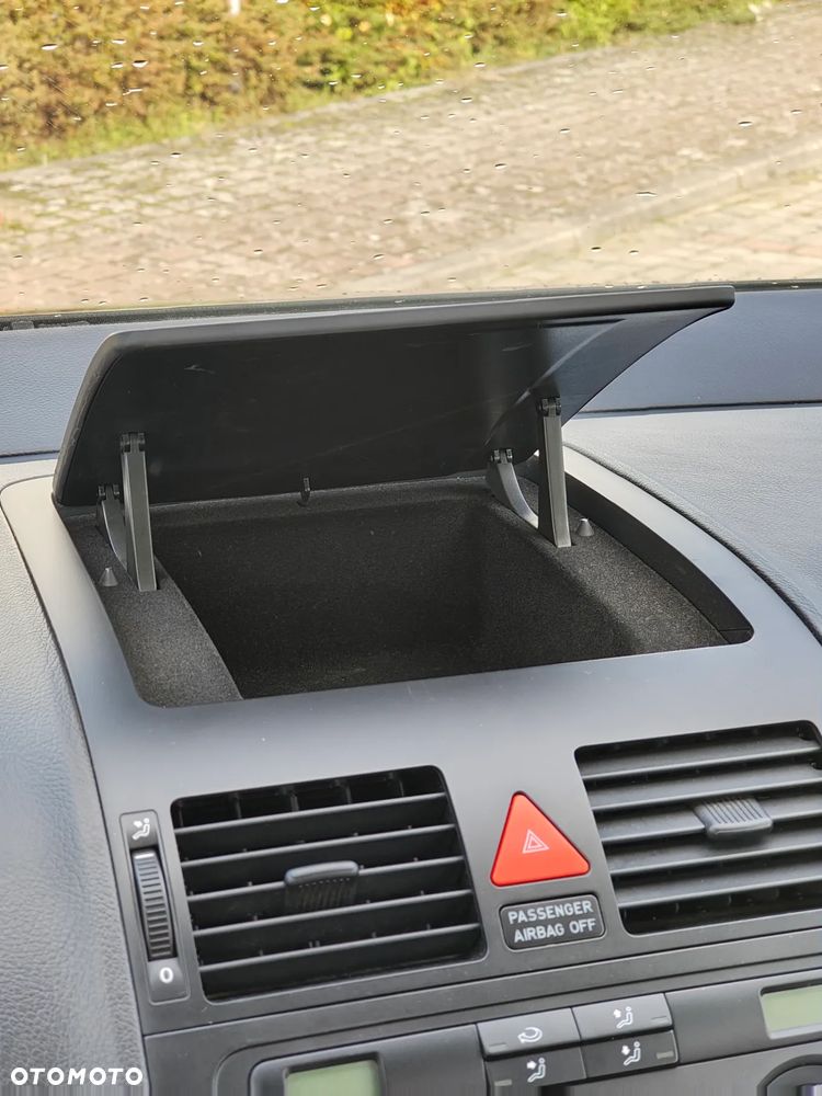 Volkswagen Touran 2.0 TDI Highline - 36