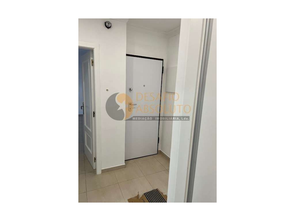 Apartamento T2, Totalmente Remodelado, C/ Parqueamento - Torre Da M... - Grande imagem: 3/5