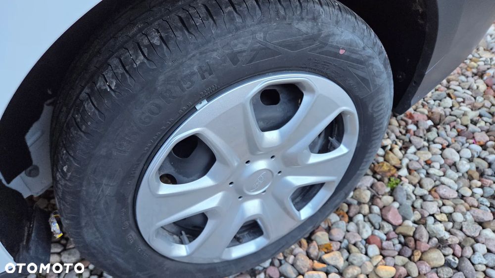 Ford Transit Courier - 16