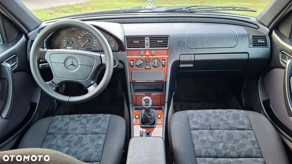 Mercedes-Benz Klasa C 180 Classic - 6