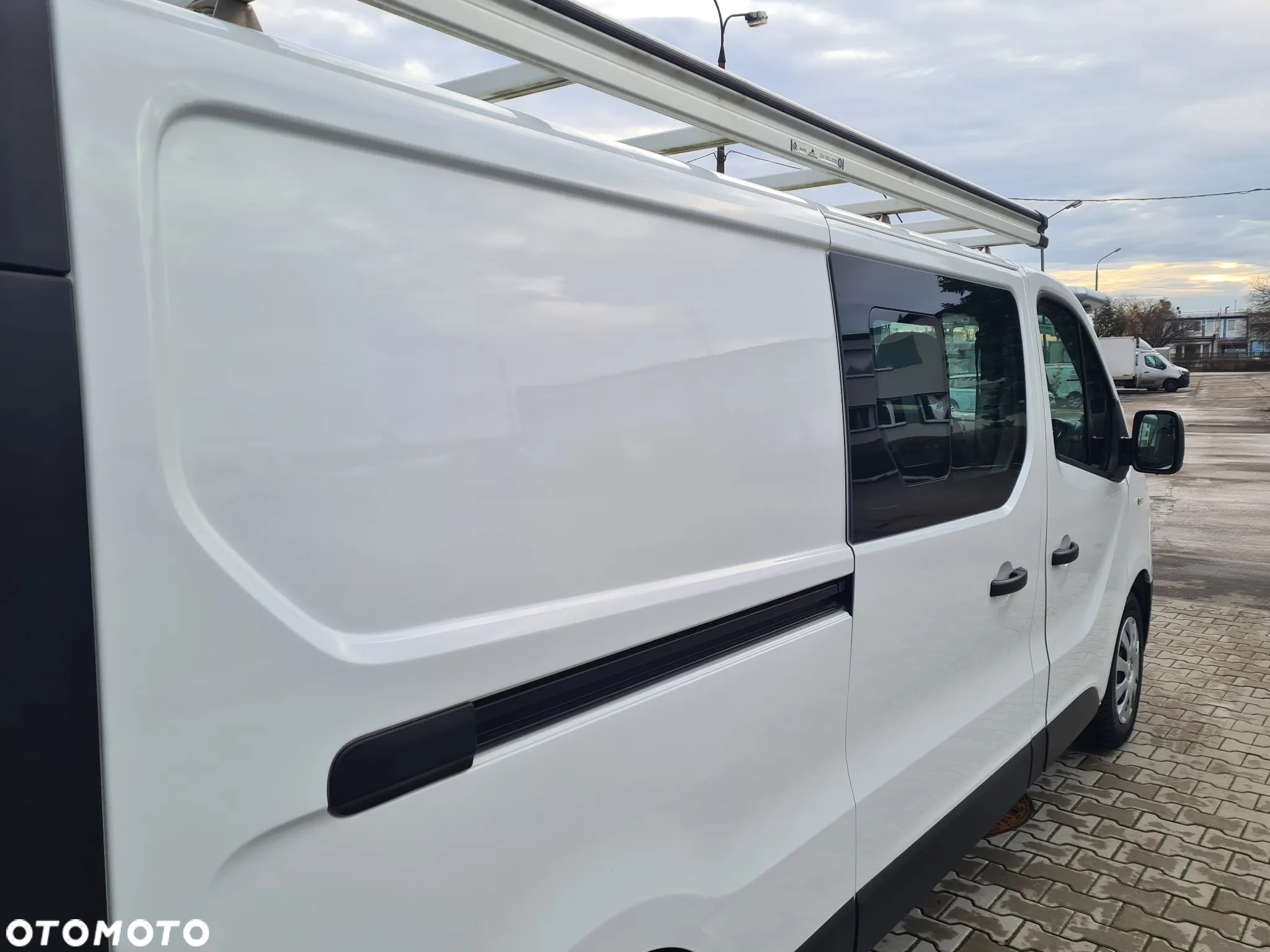 Renault TRAFFIC 6-OSÓB L2 DŁUGI SUPER STAN - 22