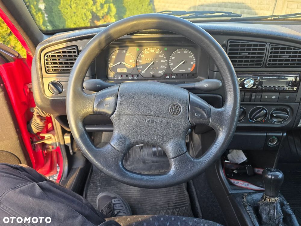 Volkswagen Passat 1.8 GL - 19