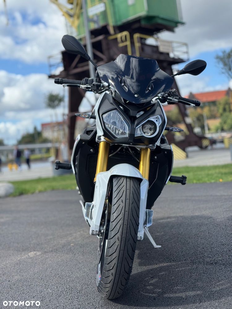 BMW S