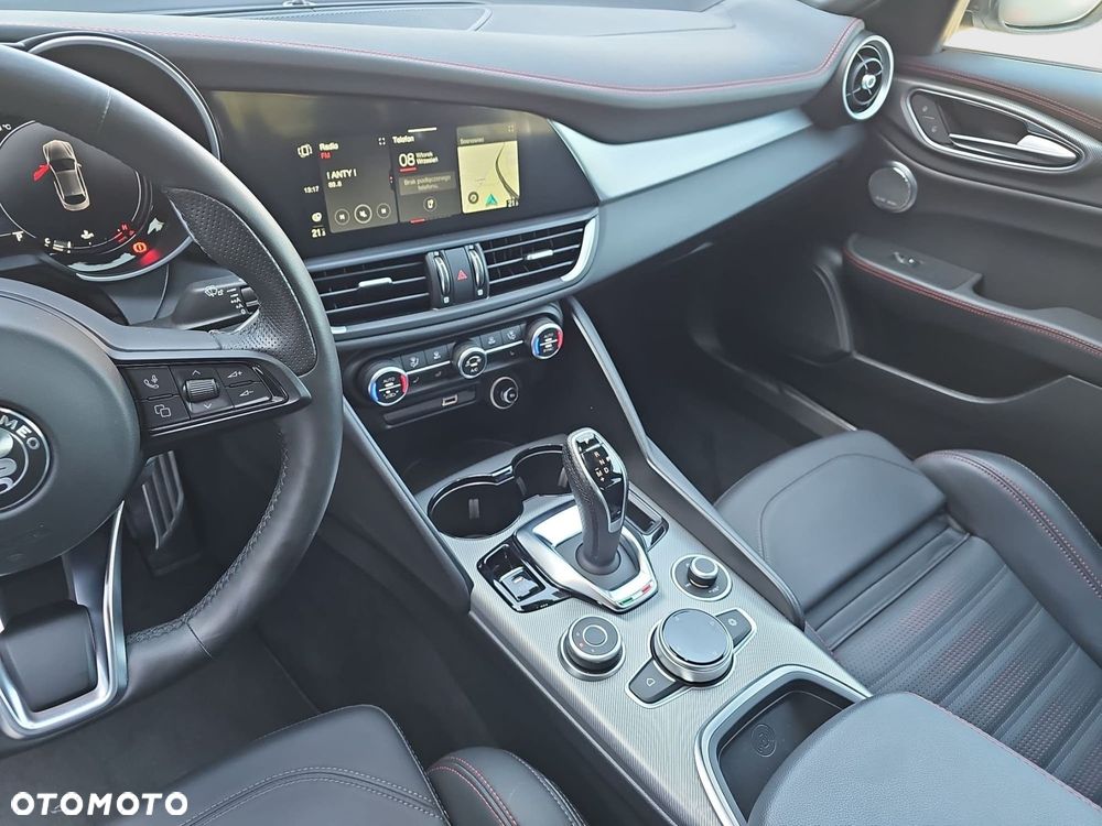 Alfa Romeo Giulia - 19