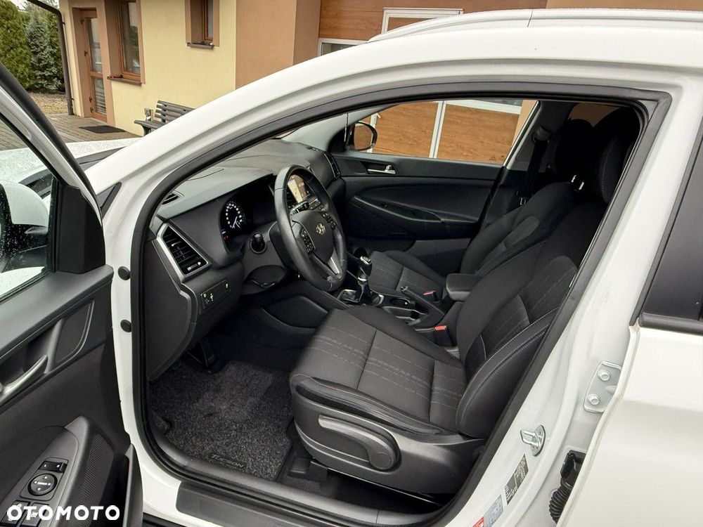 Hyundai Tucson 1.6 GDI BlueDrive Style 2WD - 24