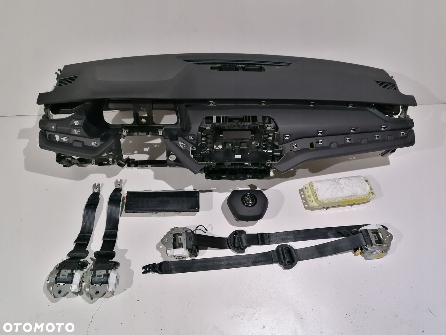SKODA OCTAVIA 4 IV DESKA KONSOLA AIRBAG PASY ORYGINAŁ ZGRZEWANA NAKŁADKA - 1