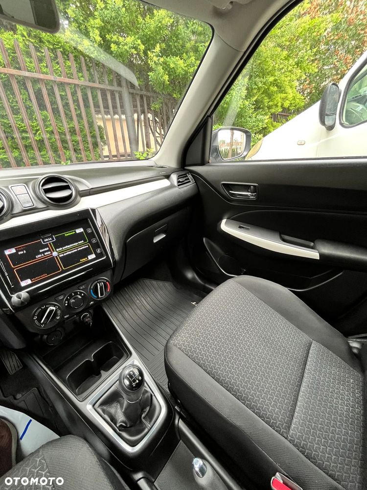 Suzuki Swift 1.2 Premium Plus - 5