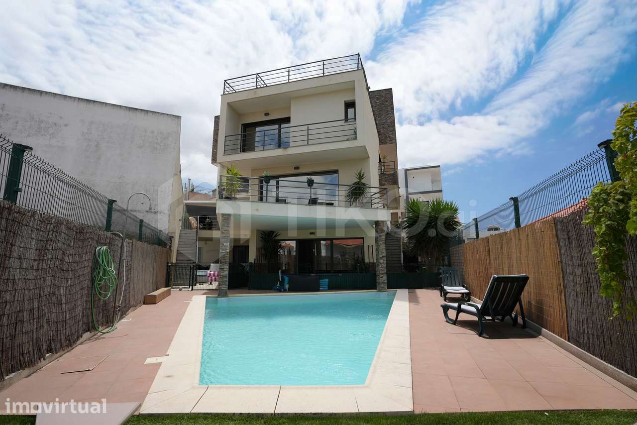 MORADIA T3 COM PISCINA, CONSTRUÇÃO ANTISSÍSMICA, ISOLAMENTO PREMIUM E - Grande imagem: 2/53