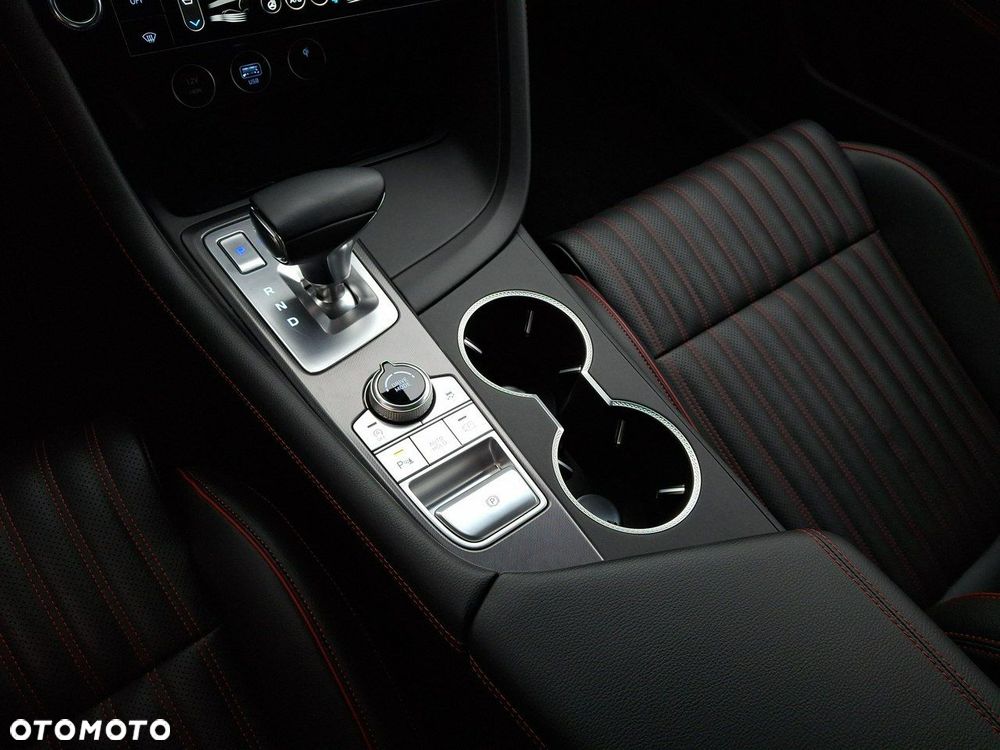 Genesis G70 2.0T Plus AWD 8AT Sport - 16