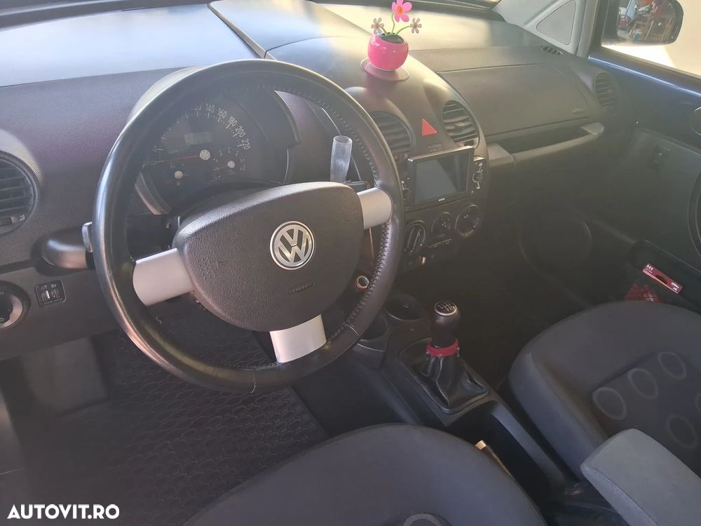 Volkswagen New Beetle - 5