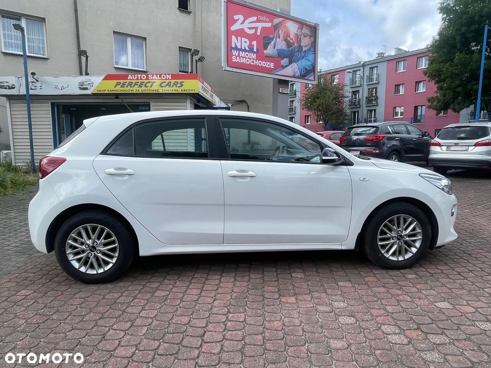 Kia Rio 1.2 L - 8