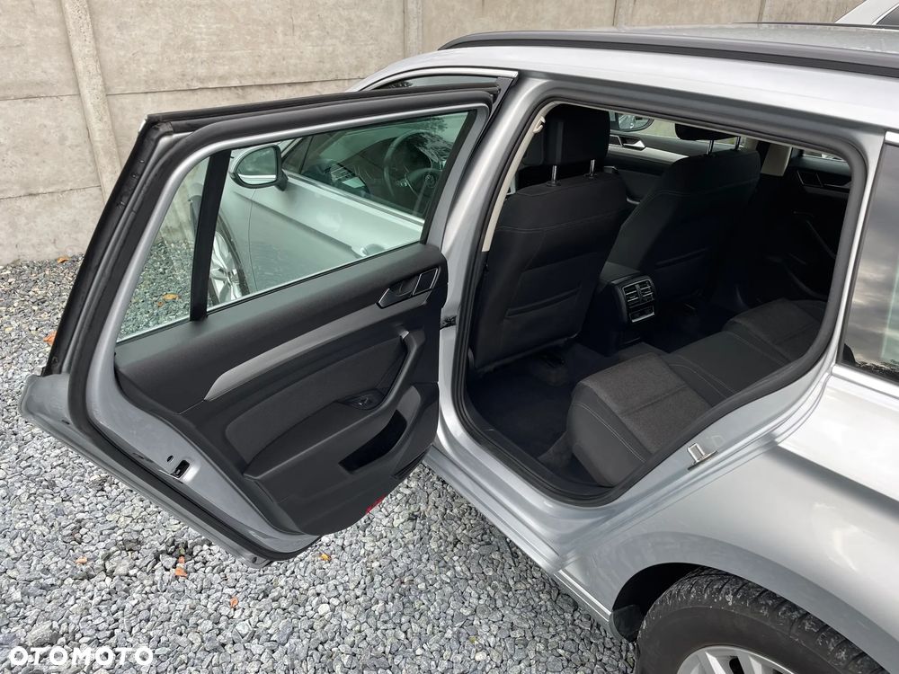 Volkswagen Passat - 15