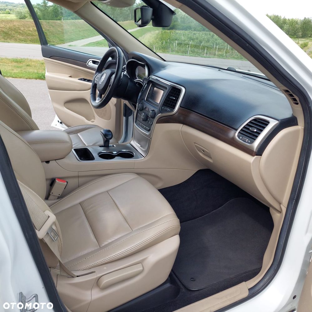 Jeep Grand Cherokee - 16