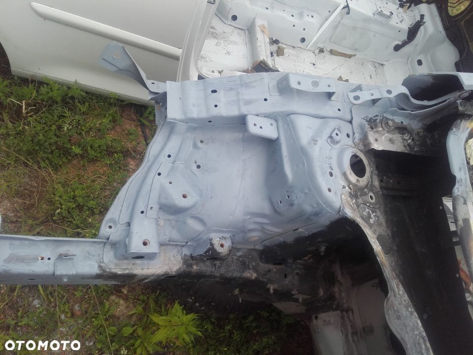 PODŁUŻNICA LEWA LUB PRAWA HYUNDAI I30 12-17 - 2