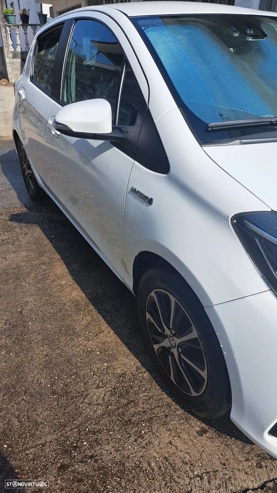 Toyota Yaris 1.5 HSD Exclusive+P.Luxury - 11