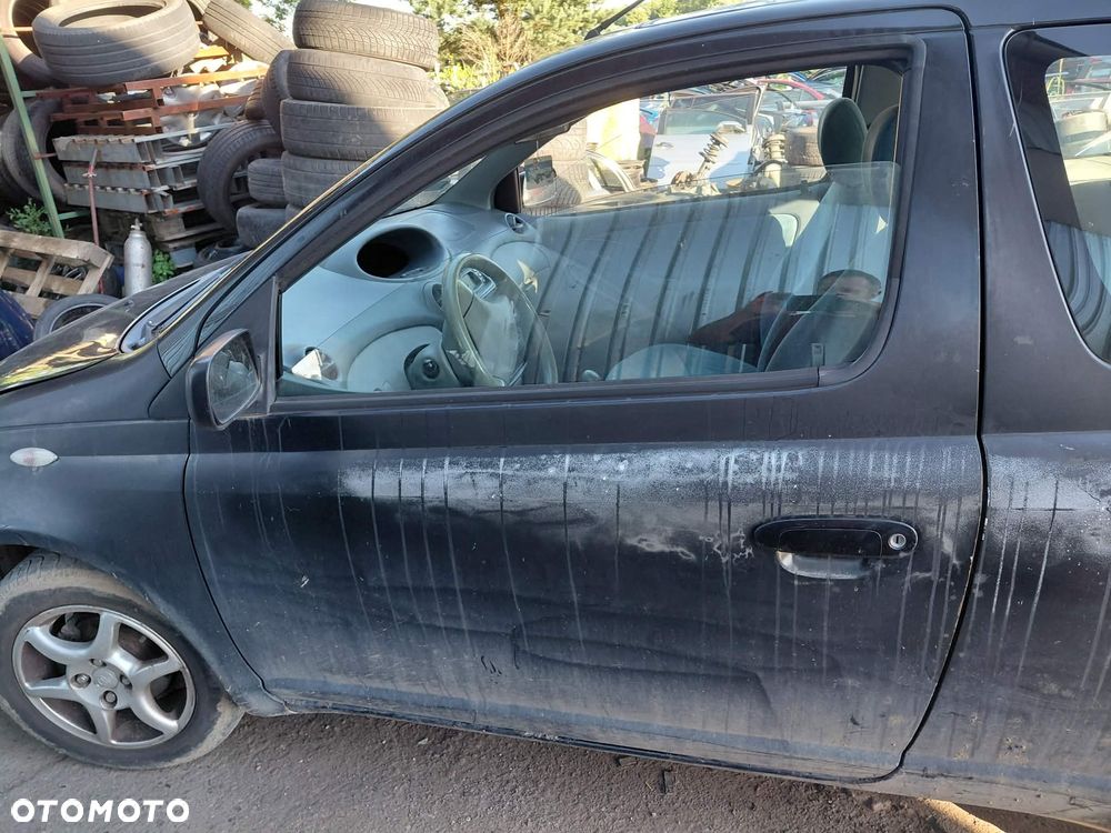 części TOYOTA YARIS I 3 drzwi 1.0 benzyna 1999r DRZWI PRZÓD prawe lewe TYŁ prawe lewe - 1