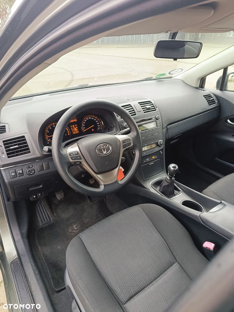 Toyota Avensis 1.6 Active - 17