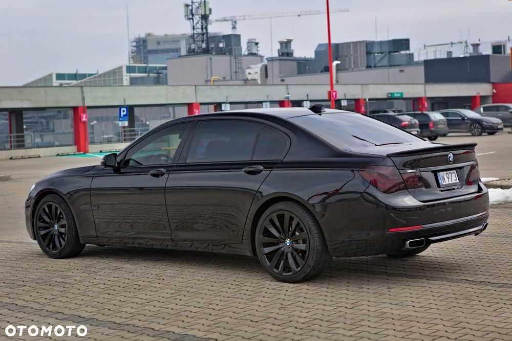 BMW Seria 7 740i - 5
