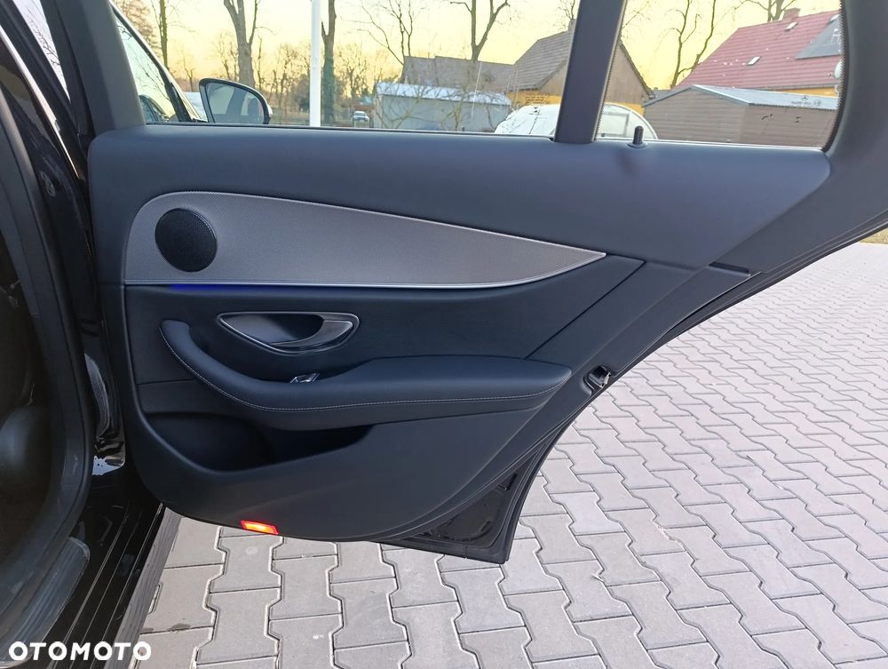 Mercedes-Benz Klasa E 200 9G-TRONIC AMG Line - 29