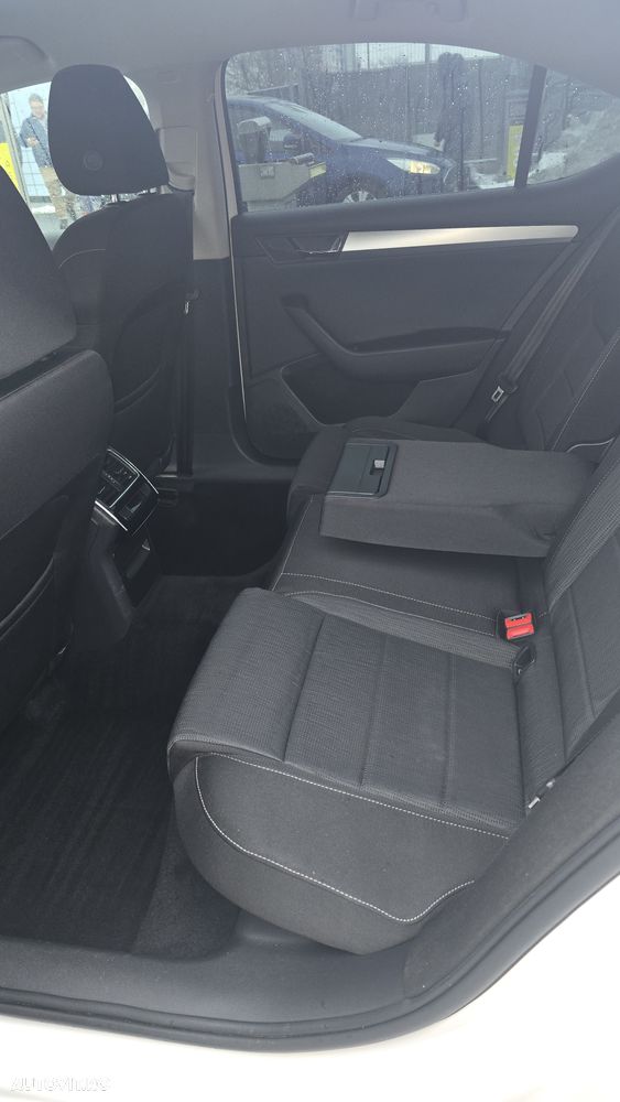 Skoda Superb 2.0 TDI DSG Ambition - 11