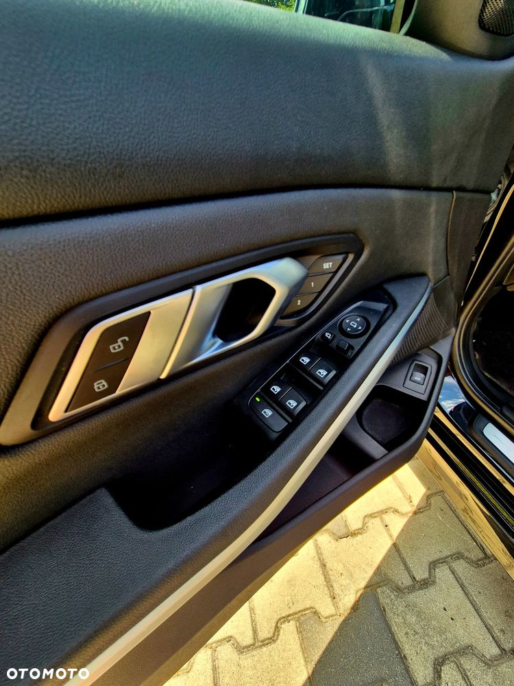 BMW Seria 3 330i GPF M Sport Shadow - 11