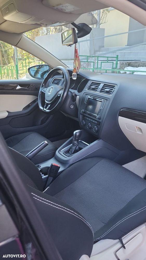 Volkswagen Jetta ver-2-0-tdi-dsg-bluemotion-technologie - 8