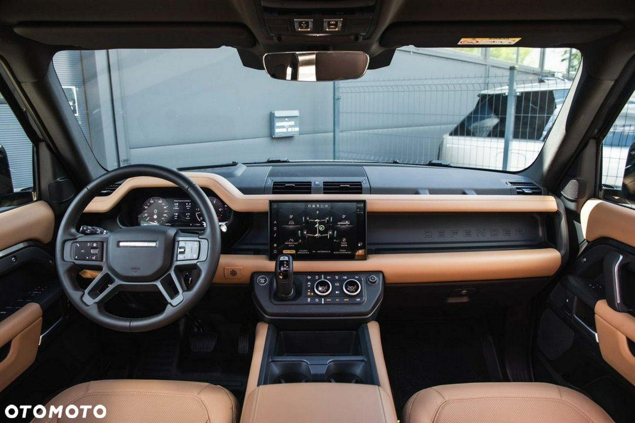 Land Rover Defender - 12