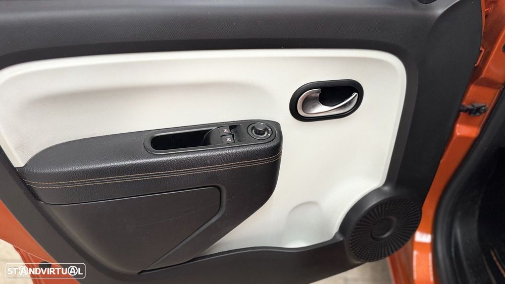 Renault Twingo Z.E. 22 Intens - 11