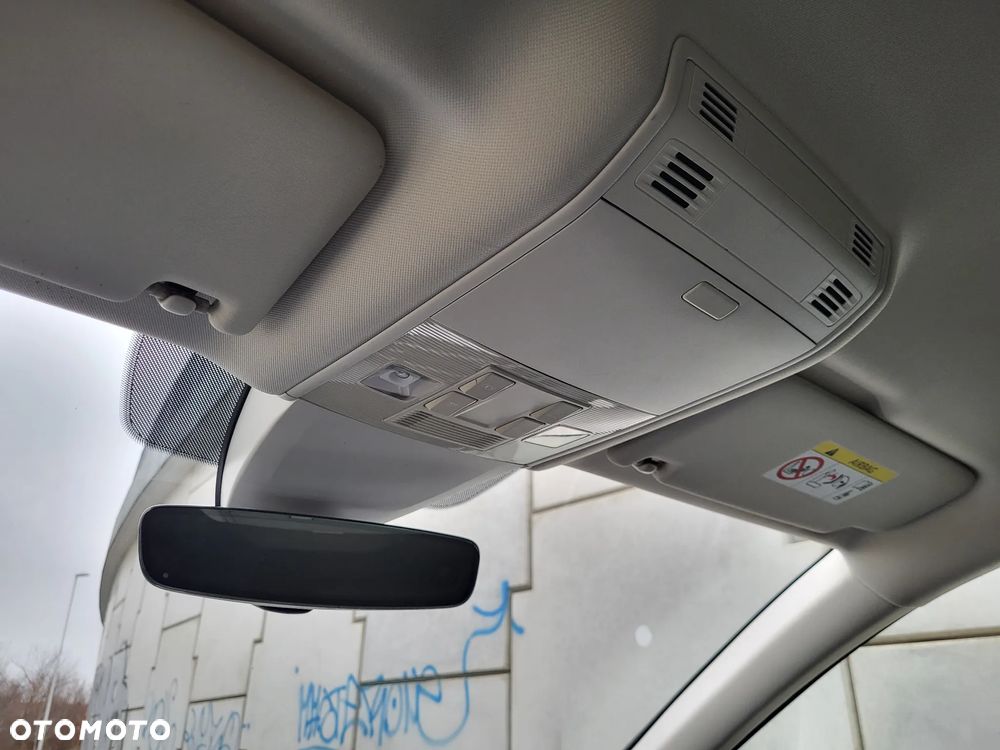 Volkswagen Passat - 13