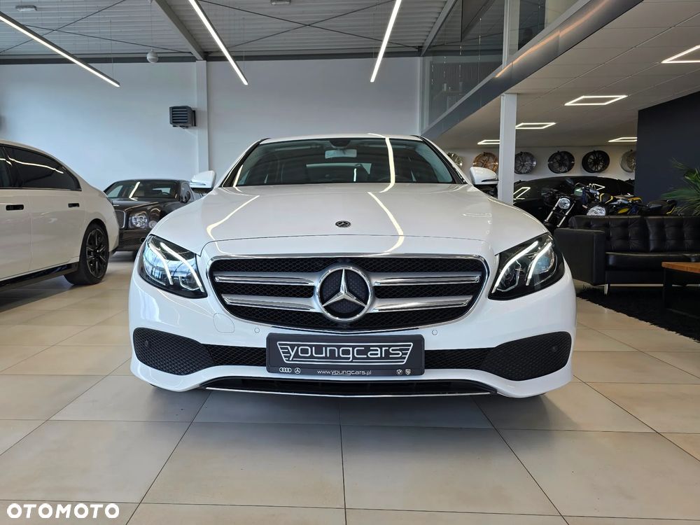 Mercedes-Benz Klasa E 200 4-Matic 9G-TRONIC - 2